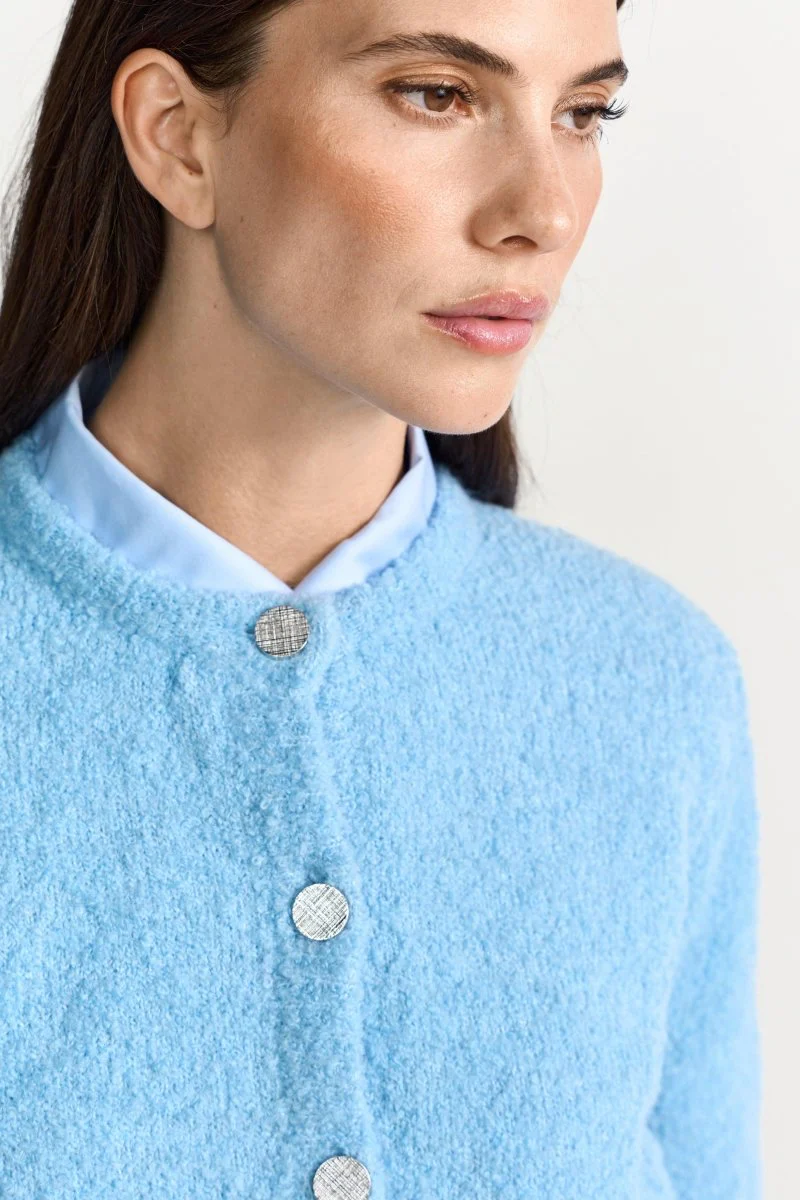 Kurze Strickjacke mit Knöpfen - Image 10