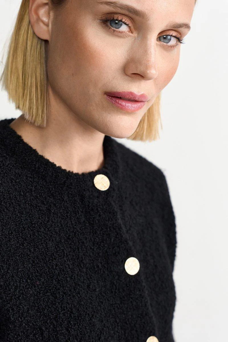 Kurze Strickjacke mit Knöpfen - Image 5