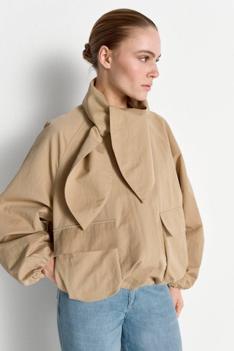 Blousonjacke mit Bindekragen - Image 14