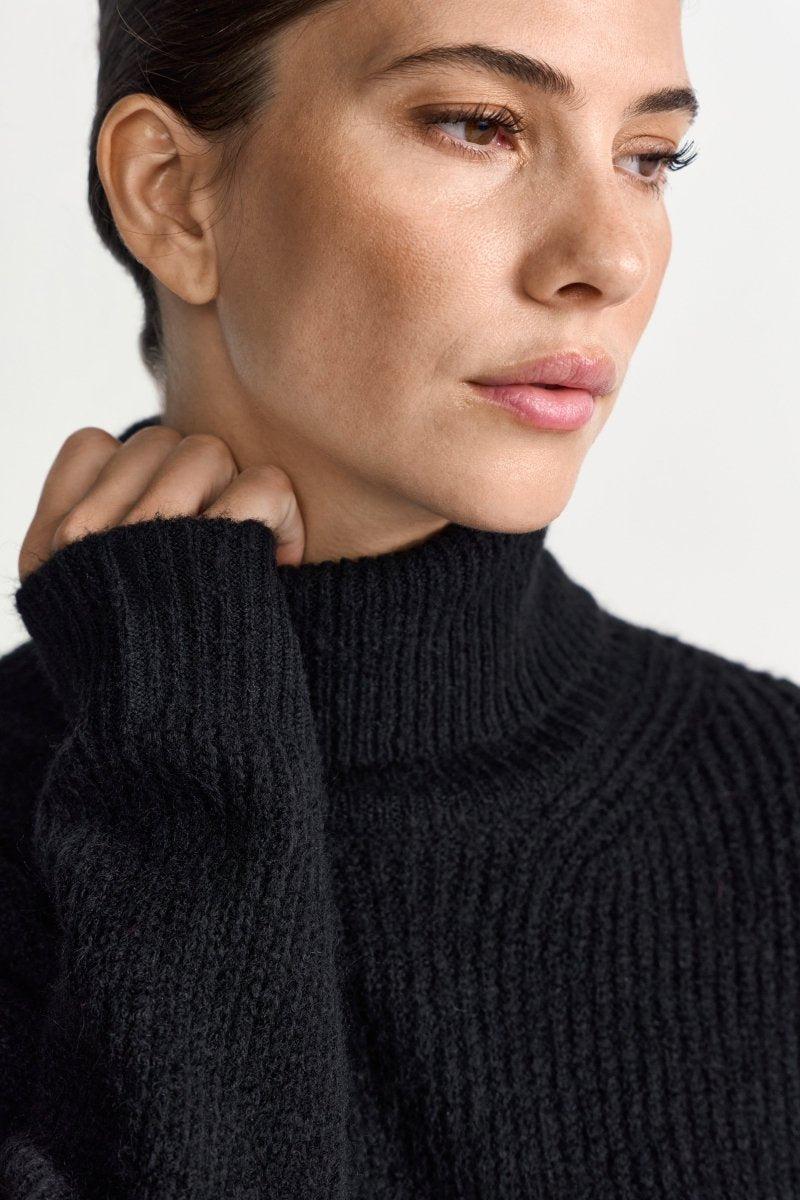 Oversize-Strickpullover mit Rollkragen - Image 10