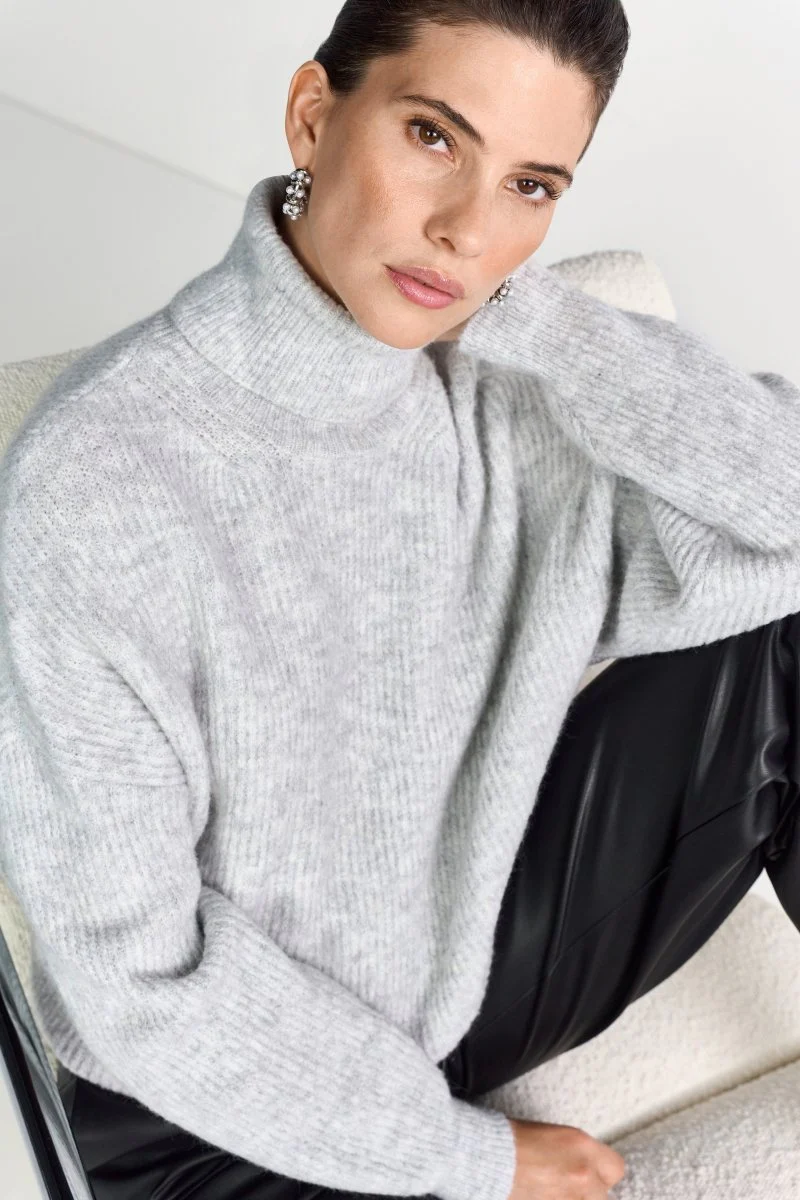 Oversize-Strickpullover mit Rollkragen - Image 11