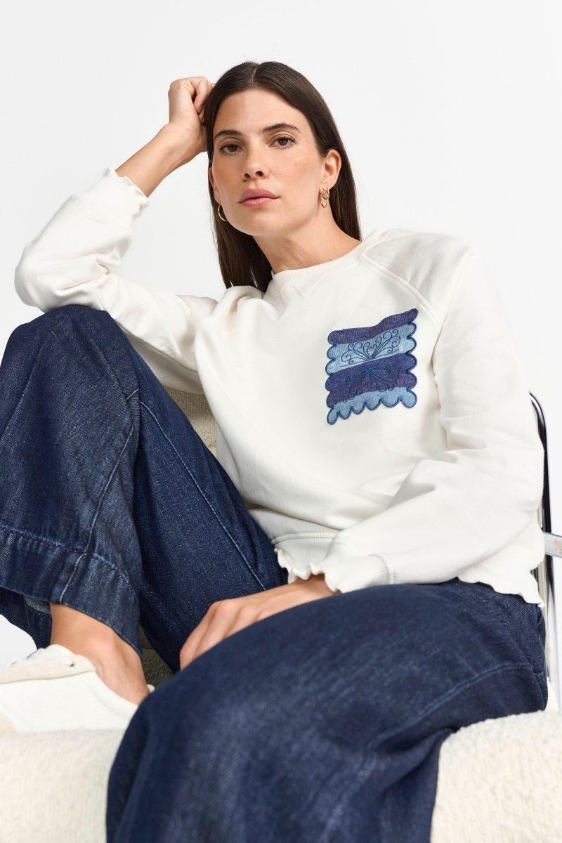 Weißes Sweatshirt mit Wellensaum - Image 3