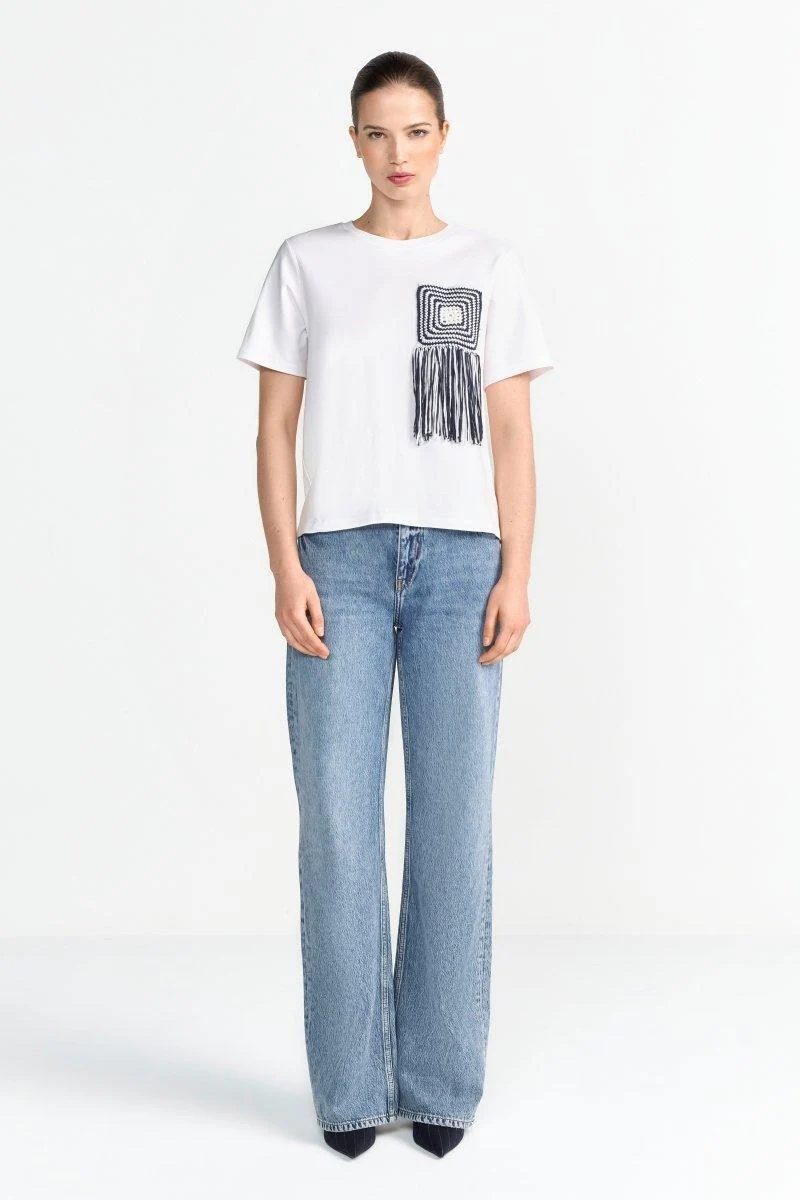 T-Shirt mit Häkel-Patch - Image 3